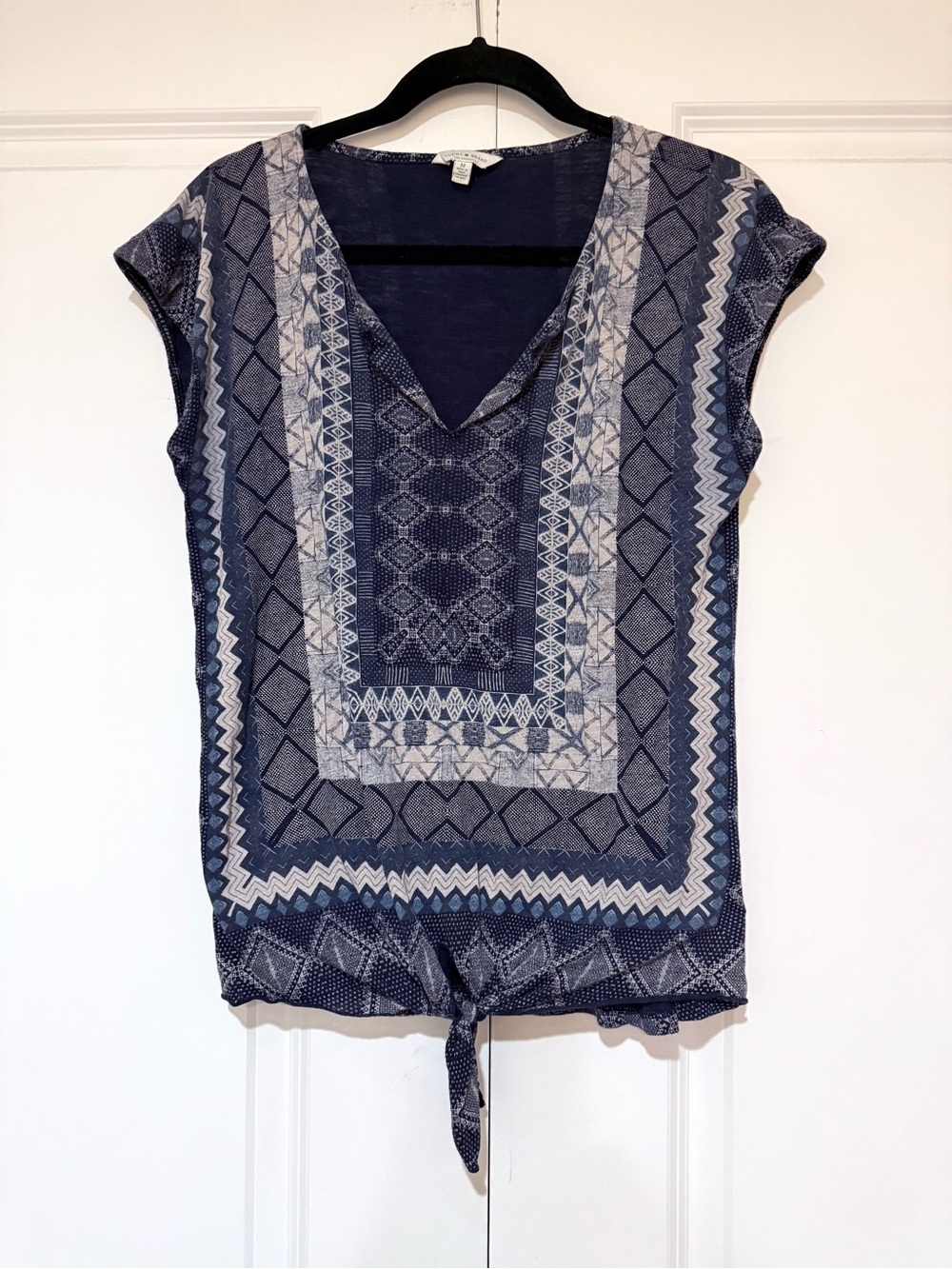 Lucky Brand Navy and Cream V-Neck Tie-Hem Blouse